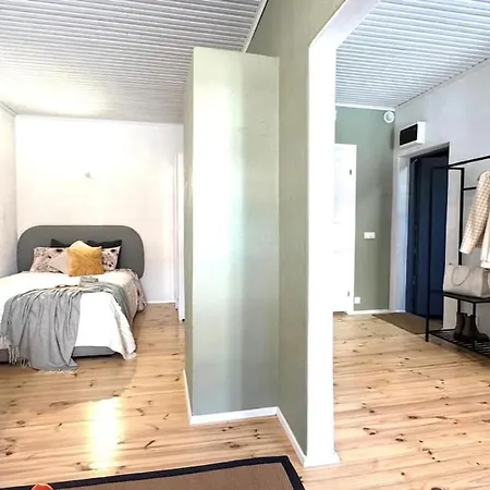 Bohemian Chic In Kalamaja דירה טאלין